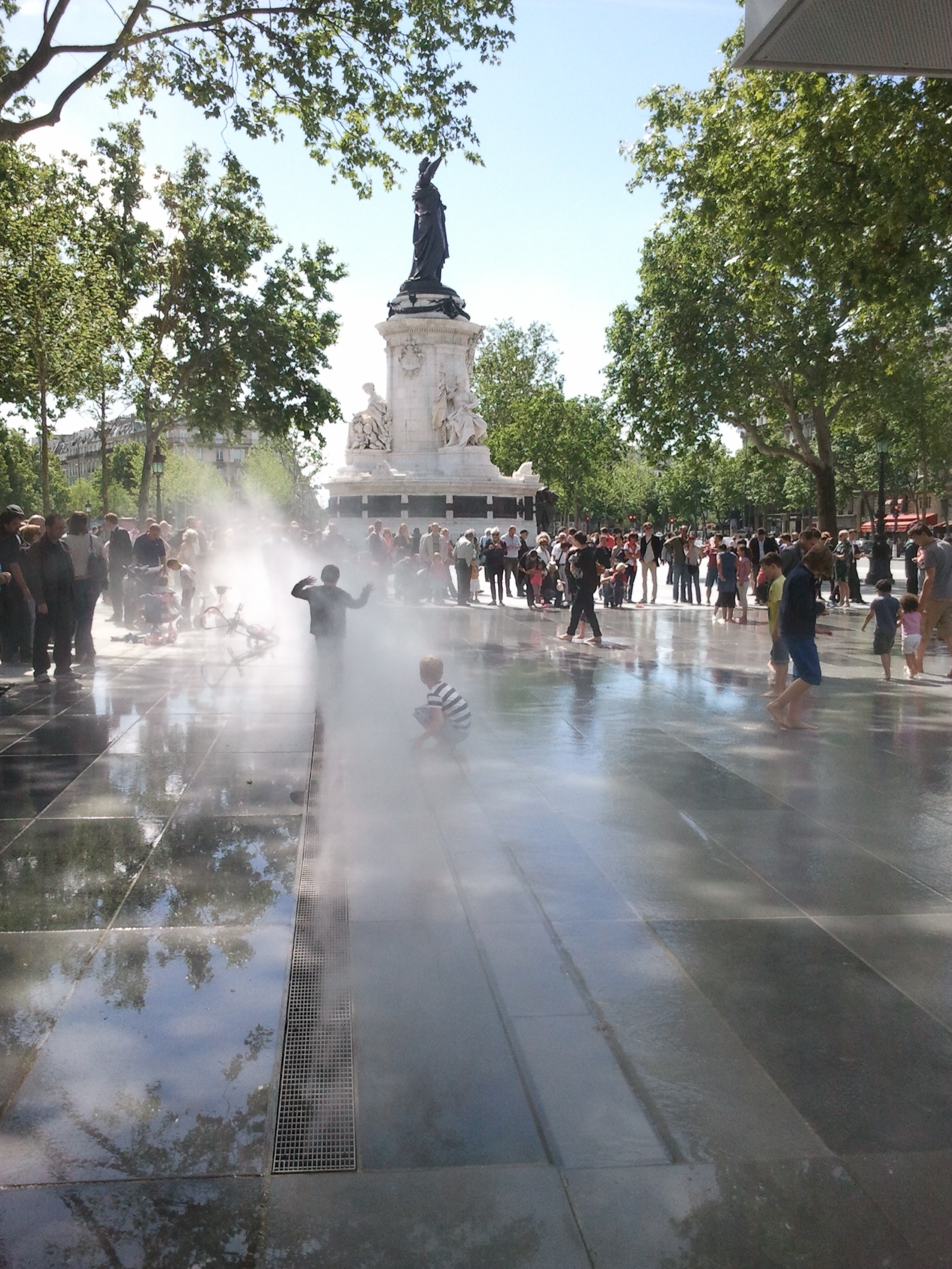 Sols en béton Place de la République